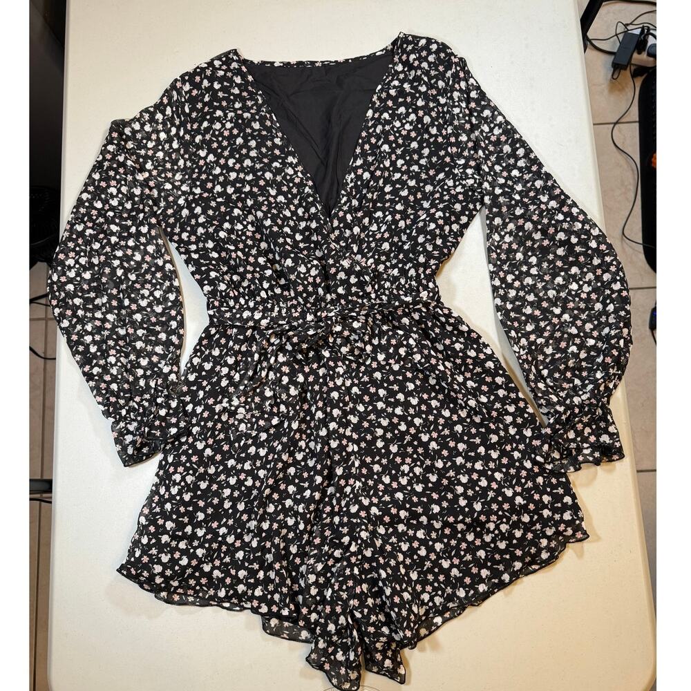 Cupshe Black Floral Long Sleeve Romper Sz Small V-Neck Tie Waist NWT